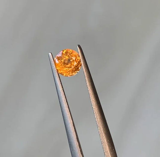 Neon spessartite garnet 0.725 ct