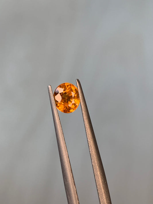 Neon spessartite garnet 1.075 ct