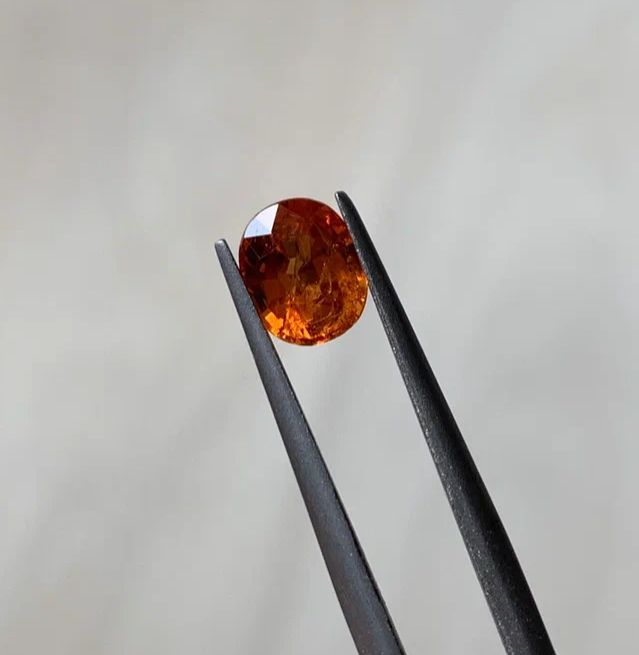 Neon spessartite garnet 1.6 ct