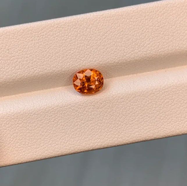 Neon spessartite garnet 1.6 ct