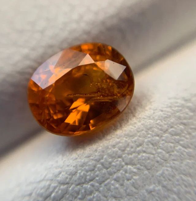 Neon spessartite garnet 1.6 ct