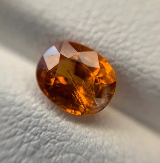 Neon spessartite garnet 1.6 ct