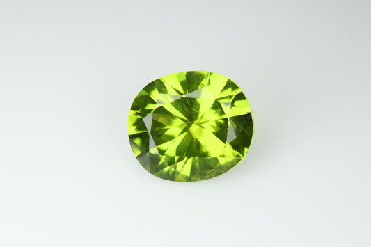 Oval faceted peridote 4.64 ct