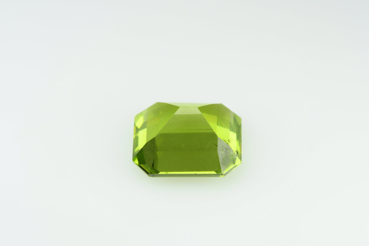 Faceted green peridot 3.94 ct