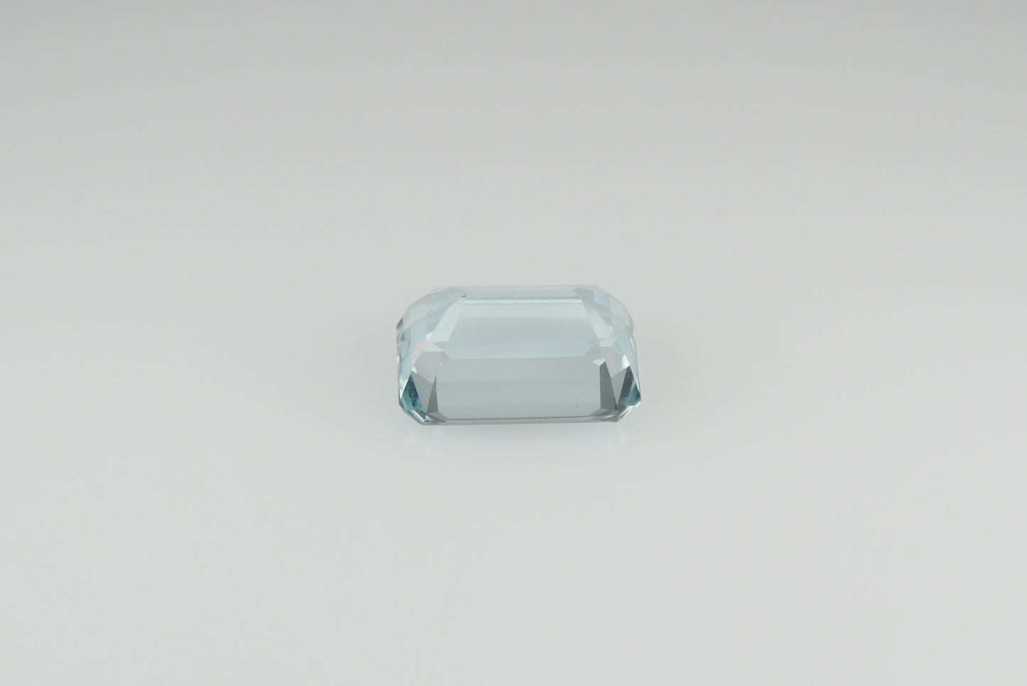 Light blue aquamarine faceted gemstone 3.4 ct