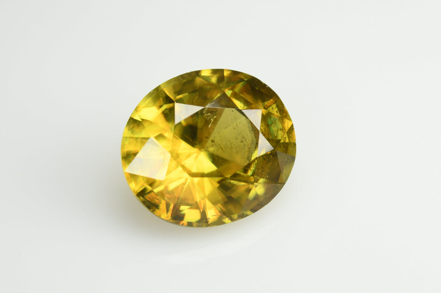 Faceted yellow green sphene, 3.70 cts