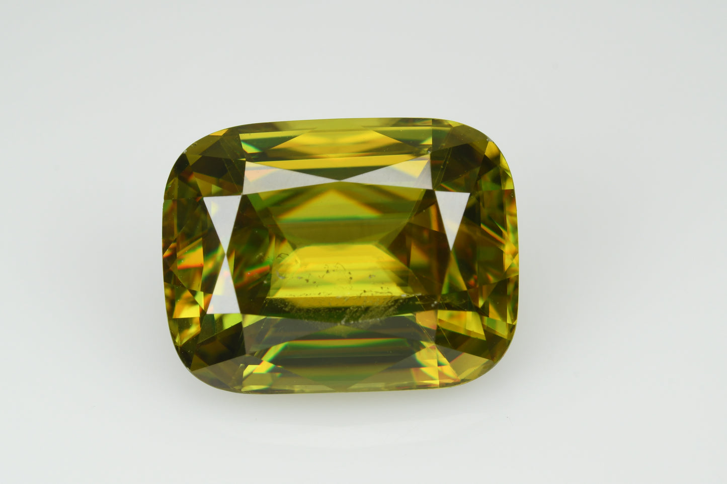 Faceted yellow green sphene, 6 cts