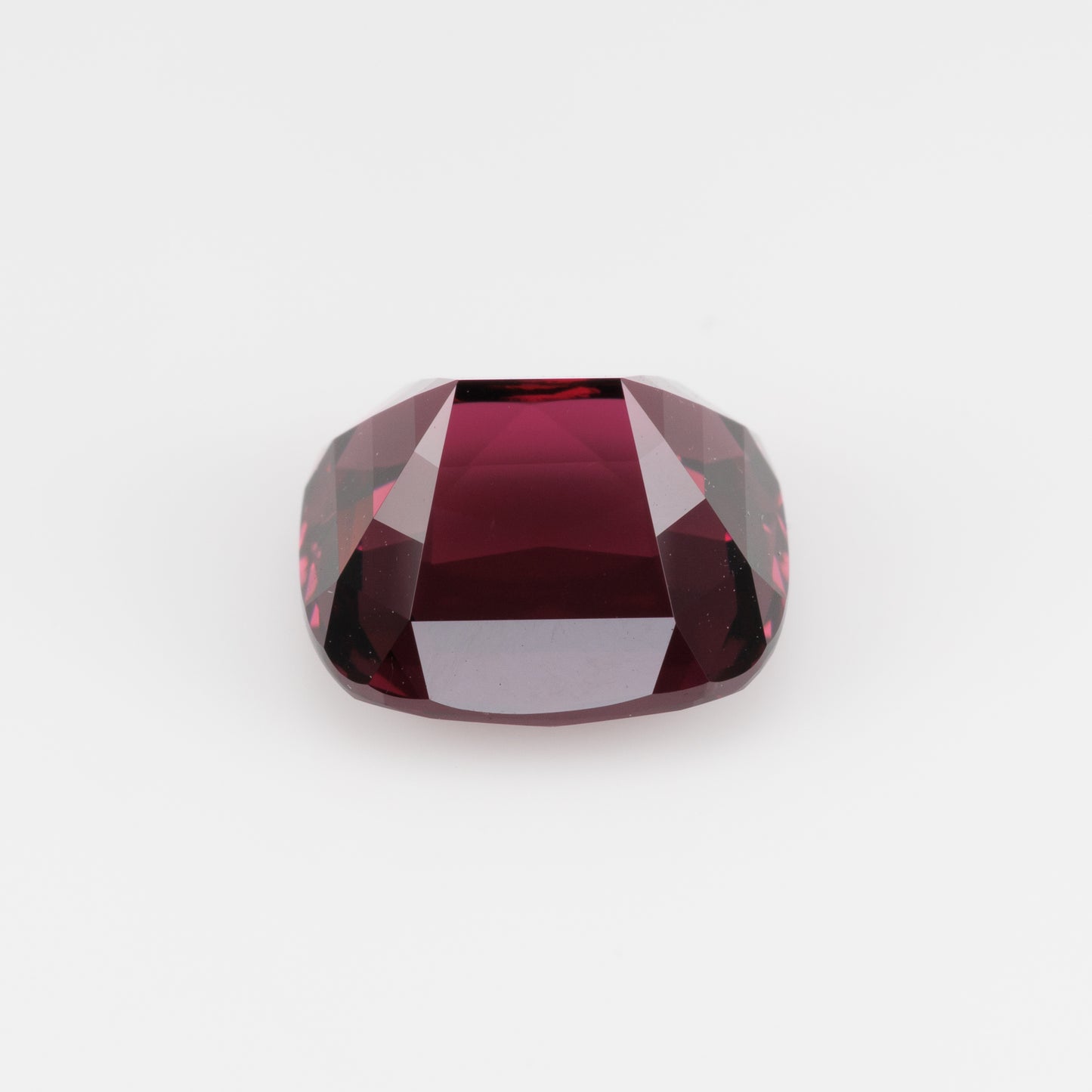 5.35 ct Faceted pinkish red almandine garnet