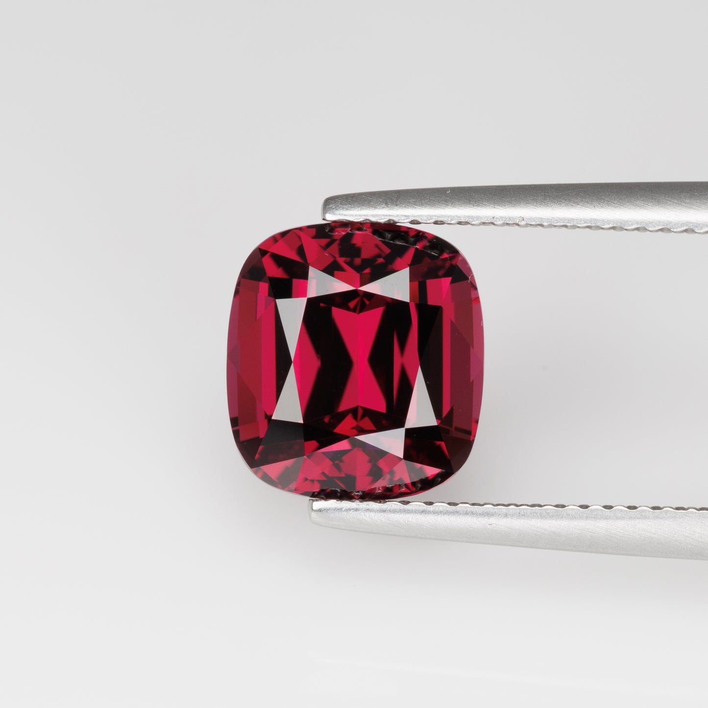 5.35 ct Faceted pinkish red almandine garnet