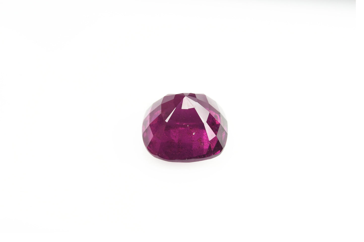 Faceted almandine garnet 7.9 ct