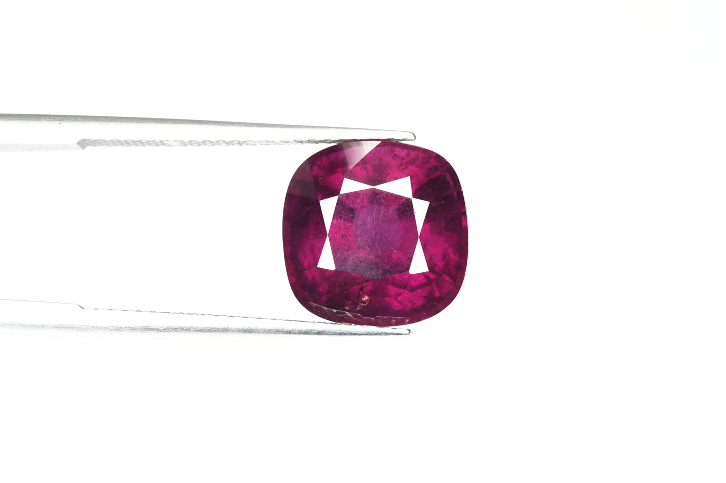 Faceted almandine garnet 7.9 ct