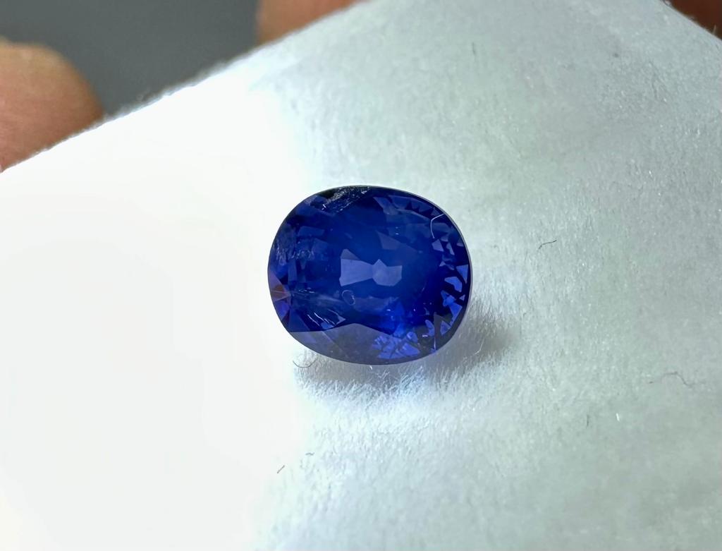 Peacock color blue sapphire heat treatment 1.57 ct