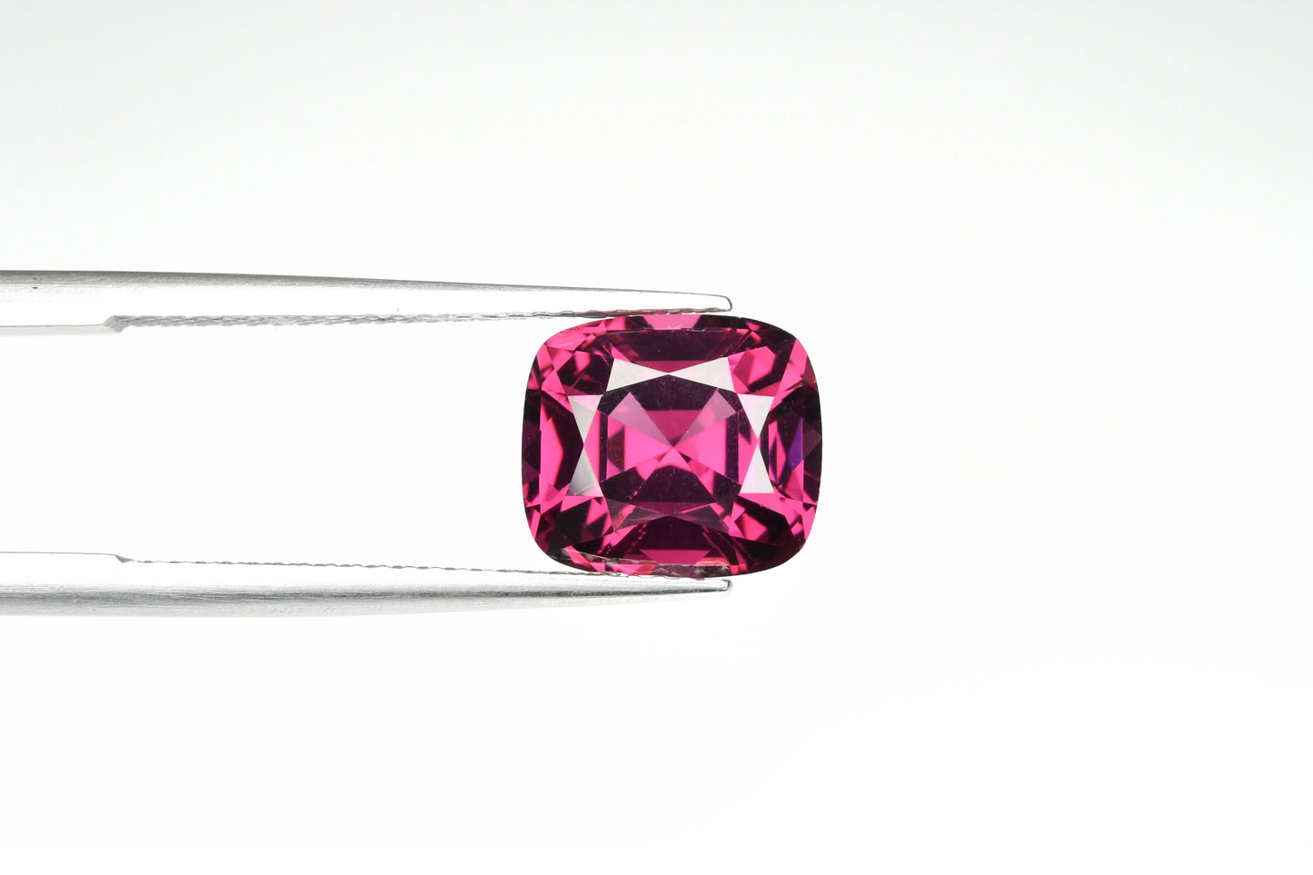 Spectacular reddish-pink faceted garnet 3.65 ct