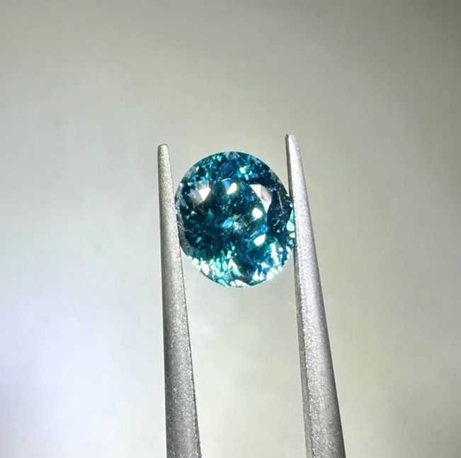 Mint blue faceted Zircon 2.77 ct