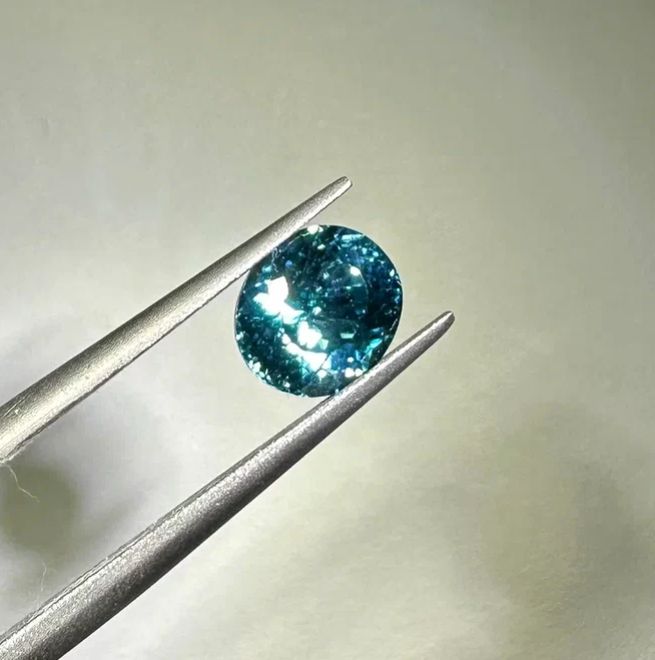 Mint blue faceted Zircon 2.77 ct