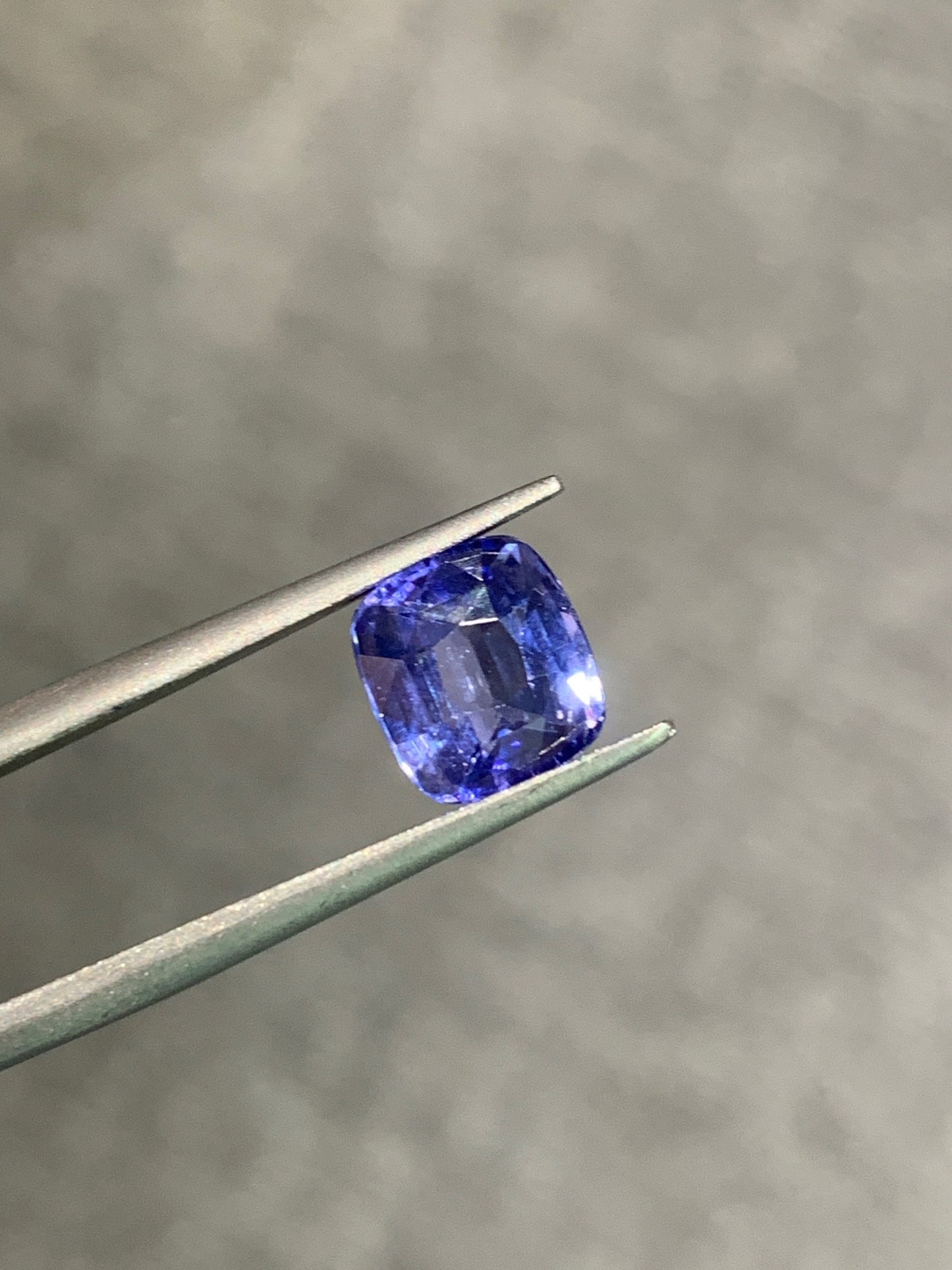 3.03 cts, Untreated blue sapphire with a GIA certificate