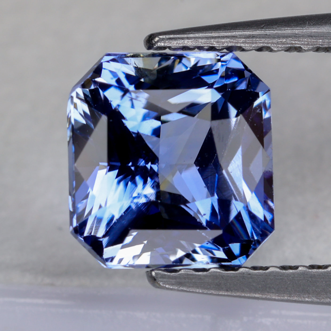 Faceted blue sapphire, 1.56 ct