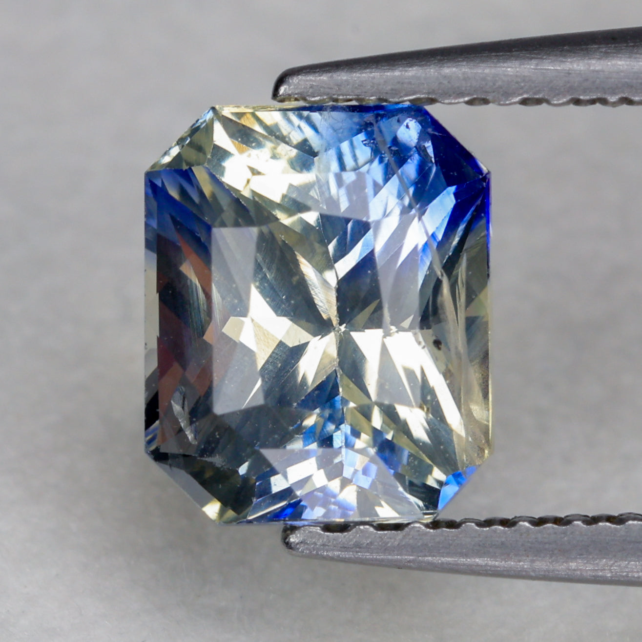 Faceted parti sapphire, 1.55cts