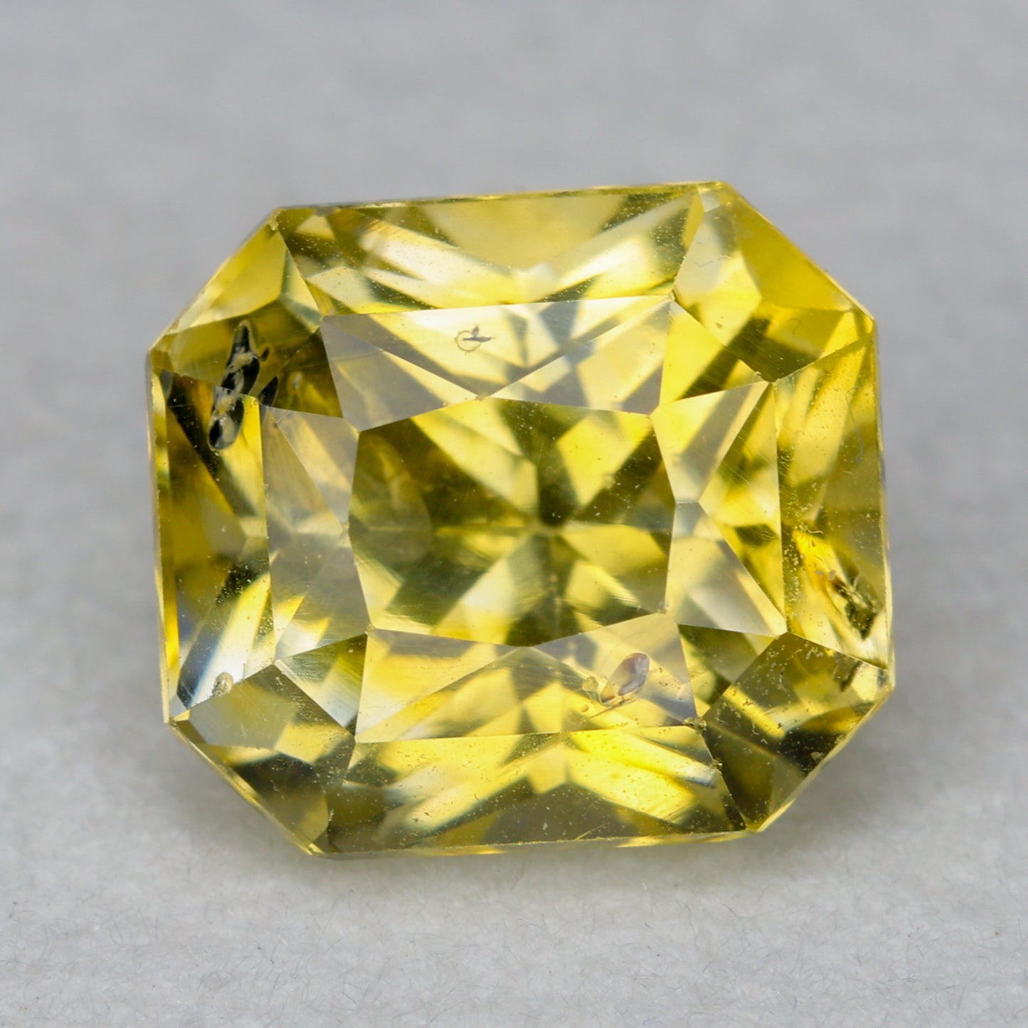 Faceted yellow sapphire, 2.5cts