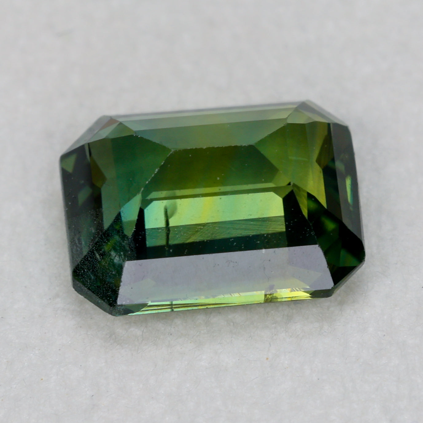 Faceted green sapphire, 1.53 ct