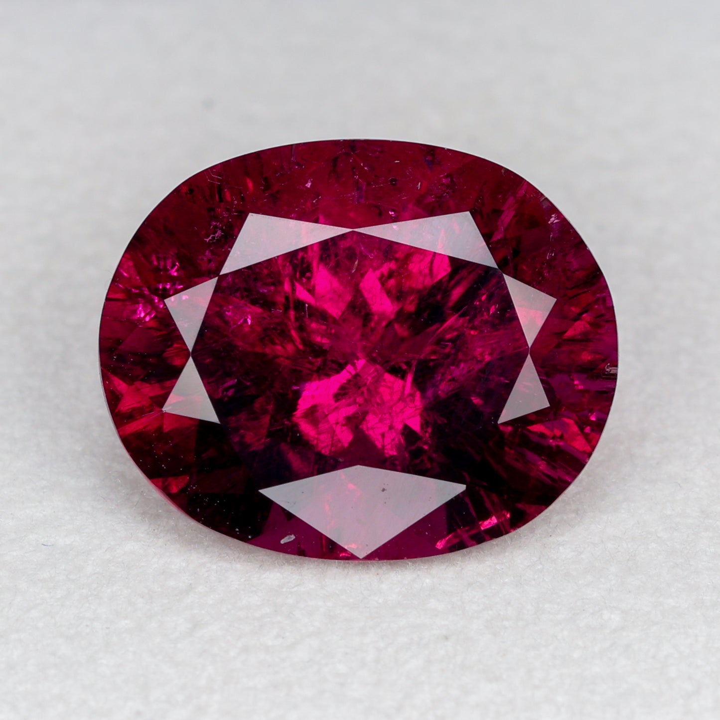 Faceted oval rubellite tourmaline, 4.75 cts