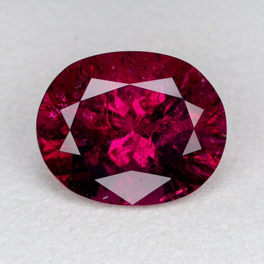 Faceted oval rubellite tourmaline, 4.75 cts