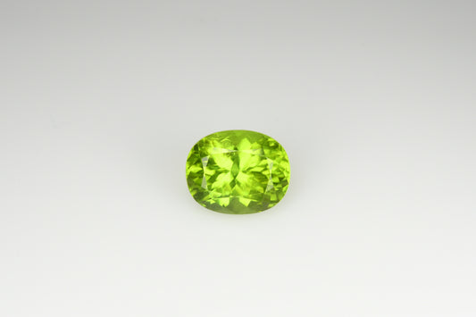 Faceted green peridot 6 ct
