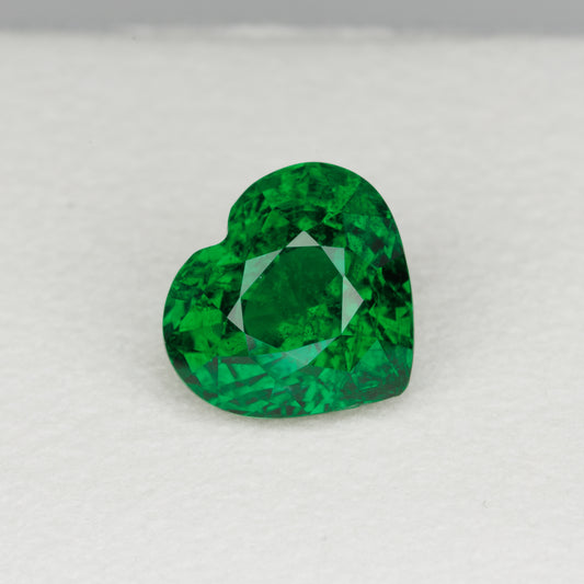 3.33 cts, Faceted tsavorite heart shape