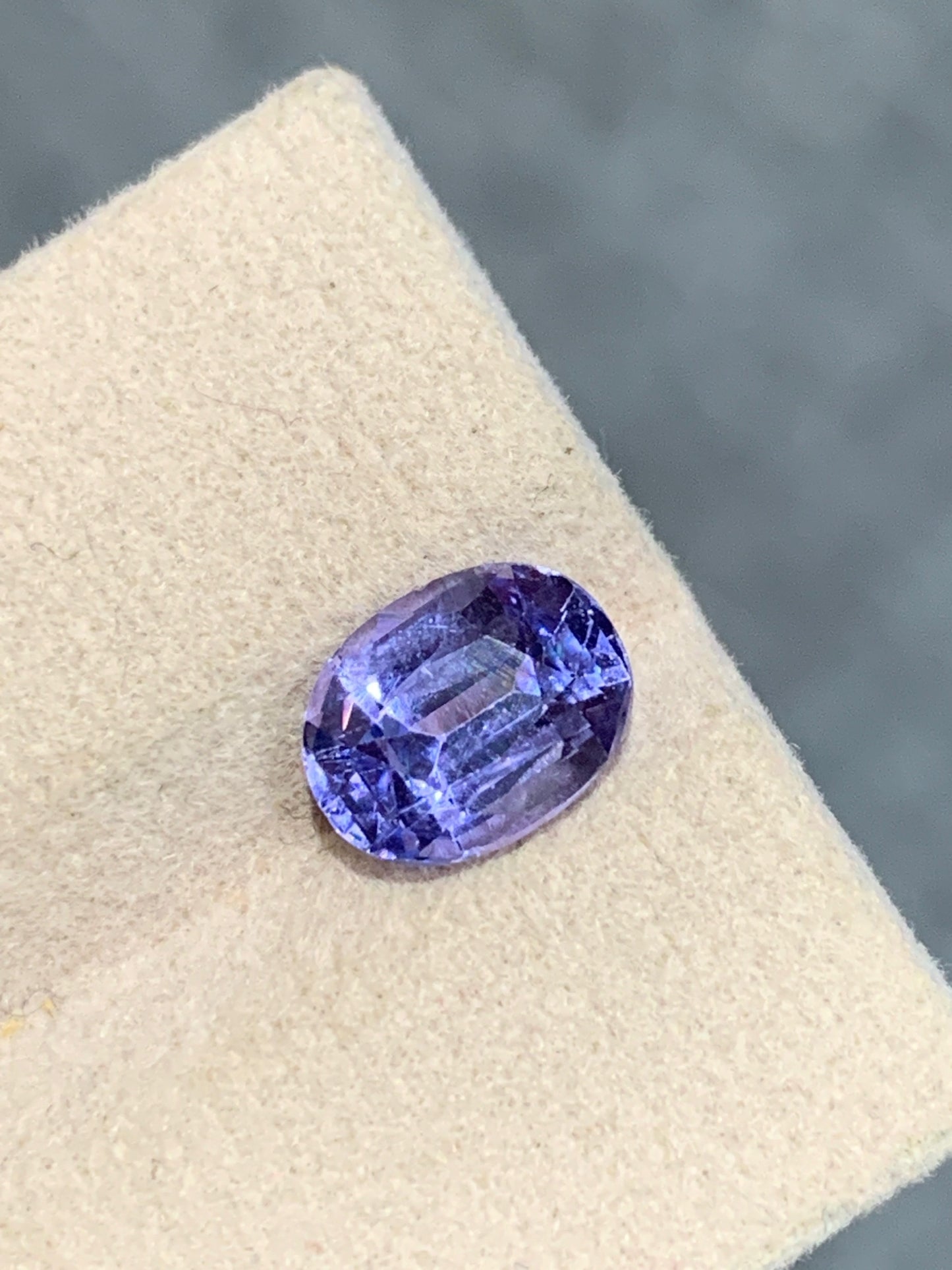 2.53 cts, Untreated bluish violet sapphire with a GIA certificate