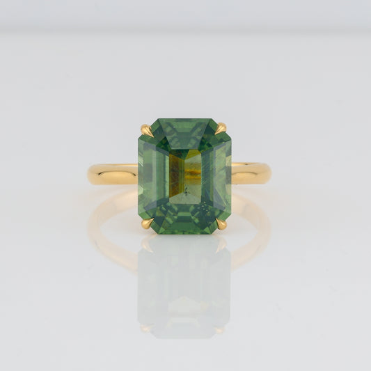 Neon green zircon golden ring, 7 cts