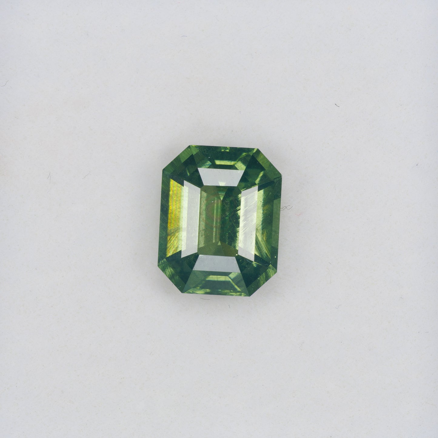 Neon green zircon golden ring, 7 cts