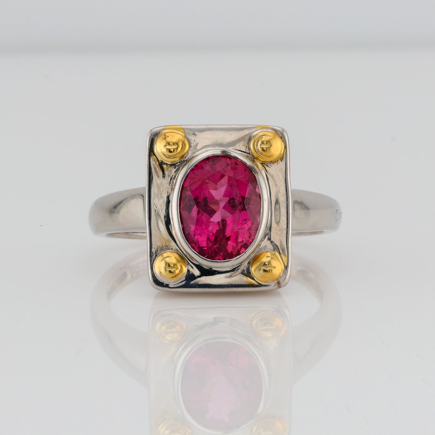 Faceted rubellite tourmaline silver ring, 2.5 cts