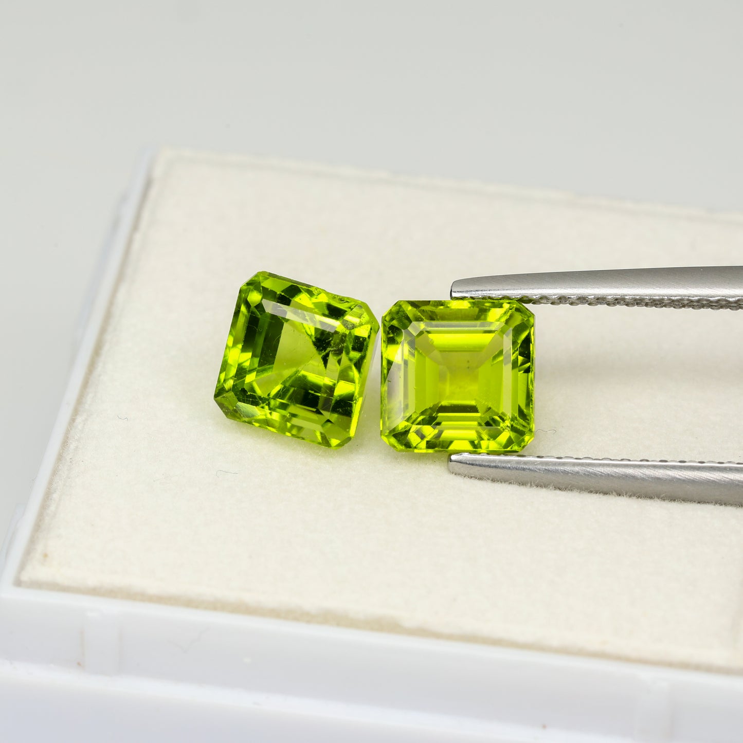 Faceted peridot pair, 4.85 cts