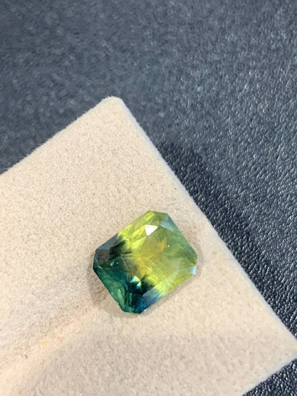 4.32 cts, Vivid Yellow-Green Sapphire