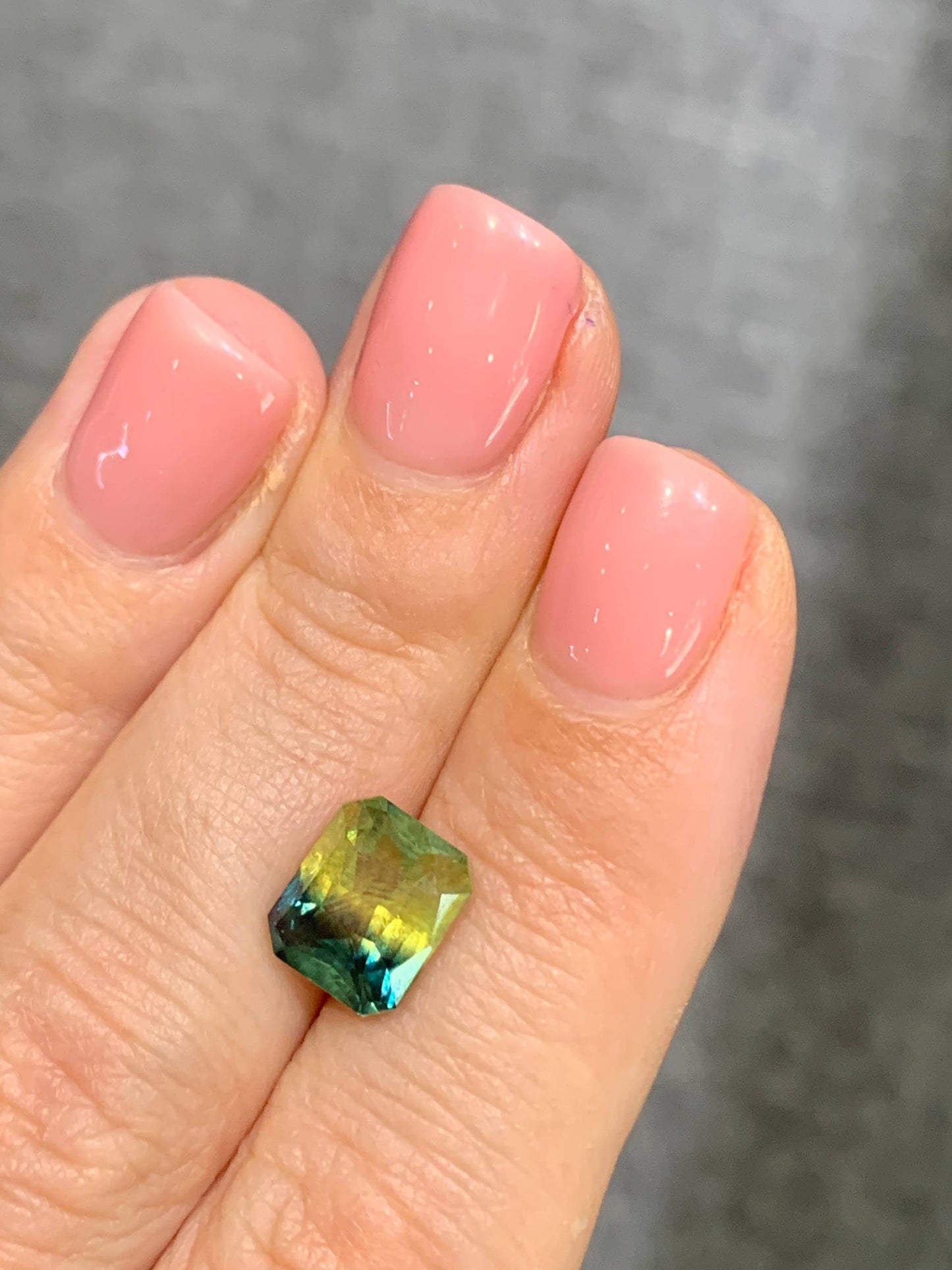 4.32 cts, Vivid Yellow-Green Sapphire