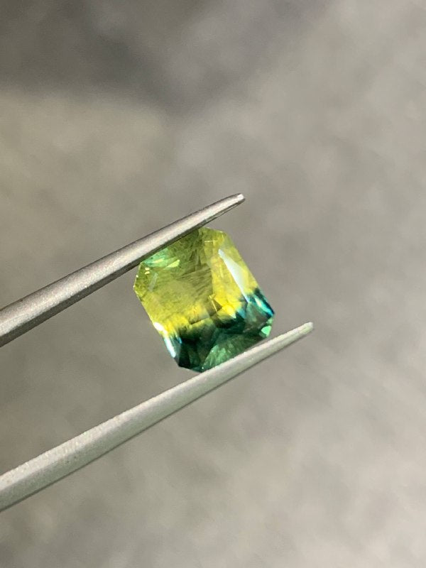 4.32 cts, Vivid Yellow-Green Sapphire