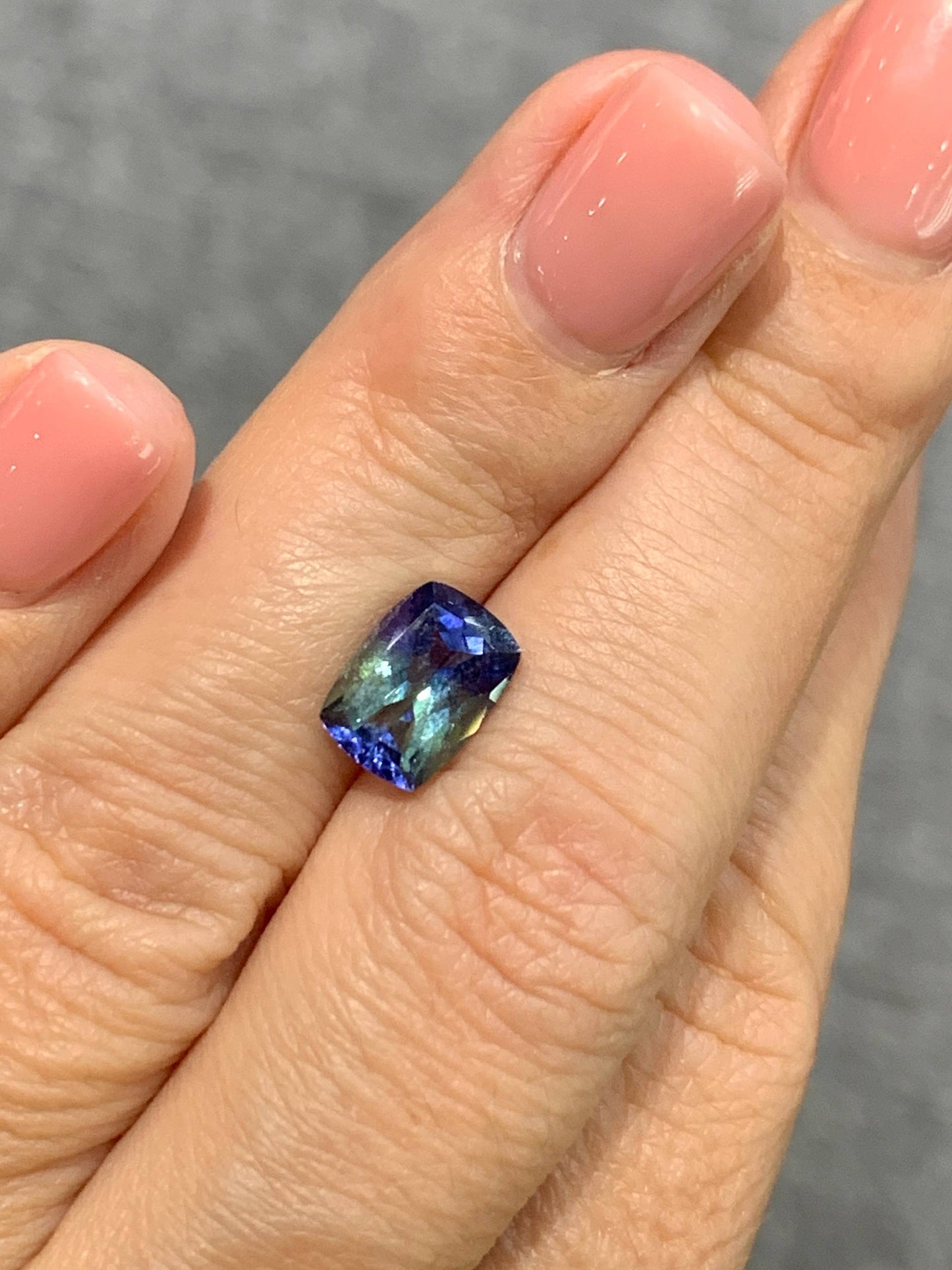2.49 carats, Untreated faceted Tanzanite