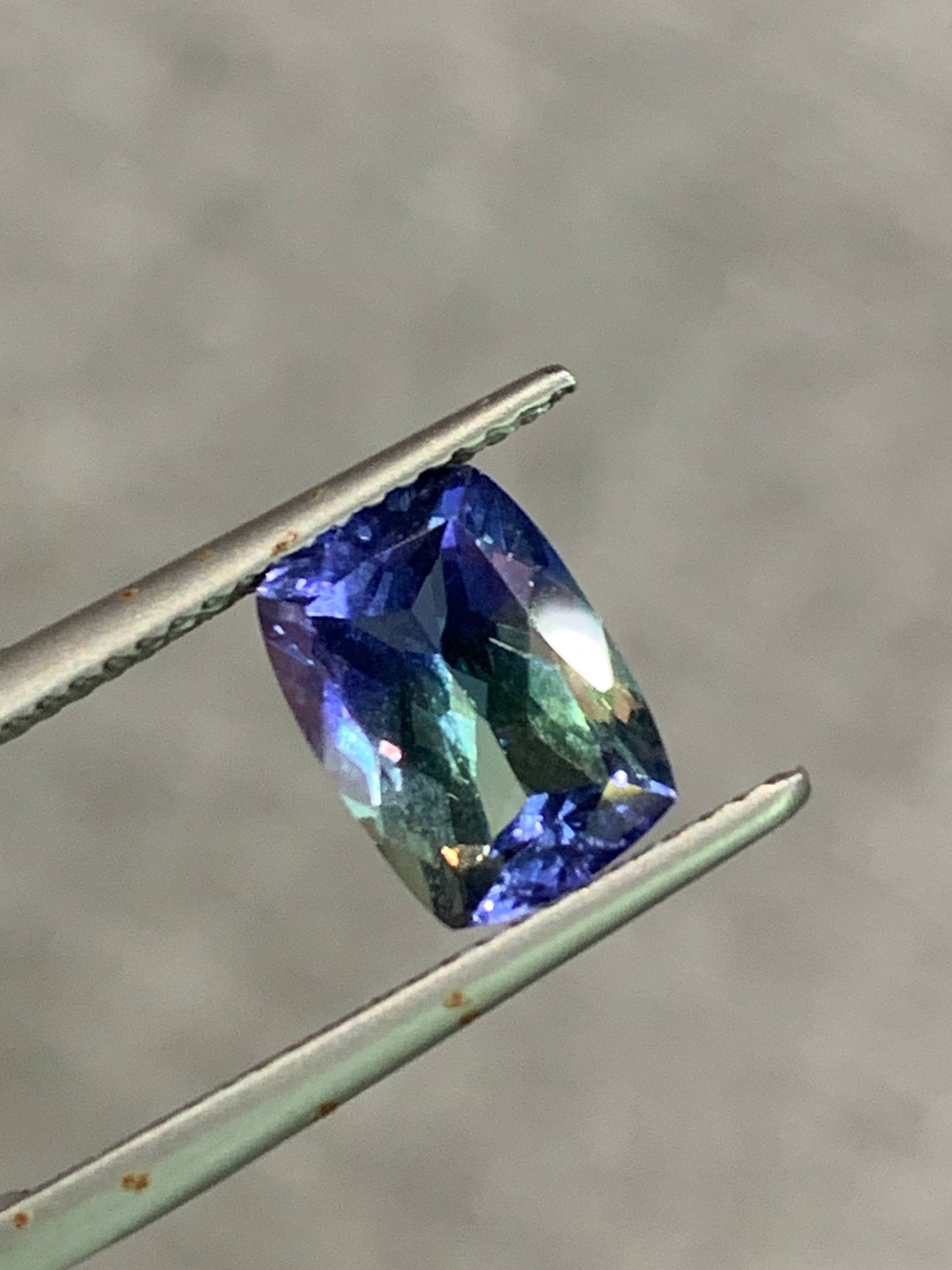 2.49 carats, Untreated faceted Tanzanite