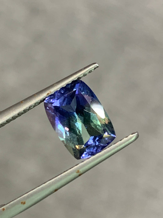 2.49 carats, Untreated faceted Tanzanite