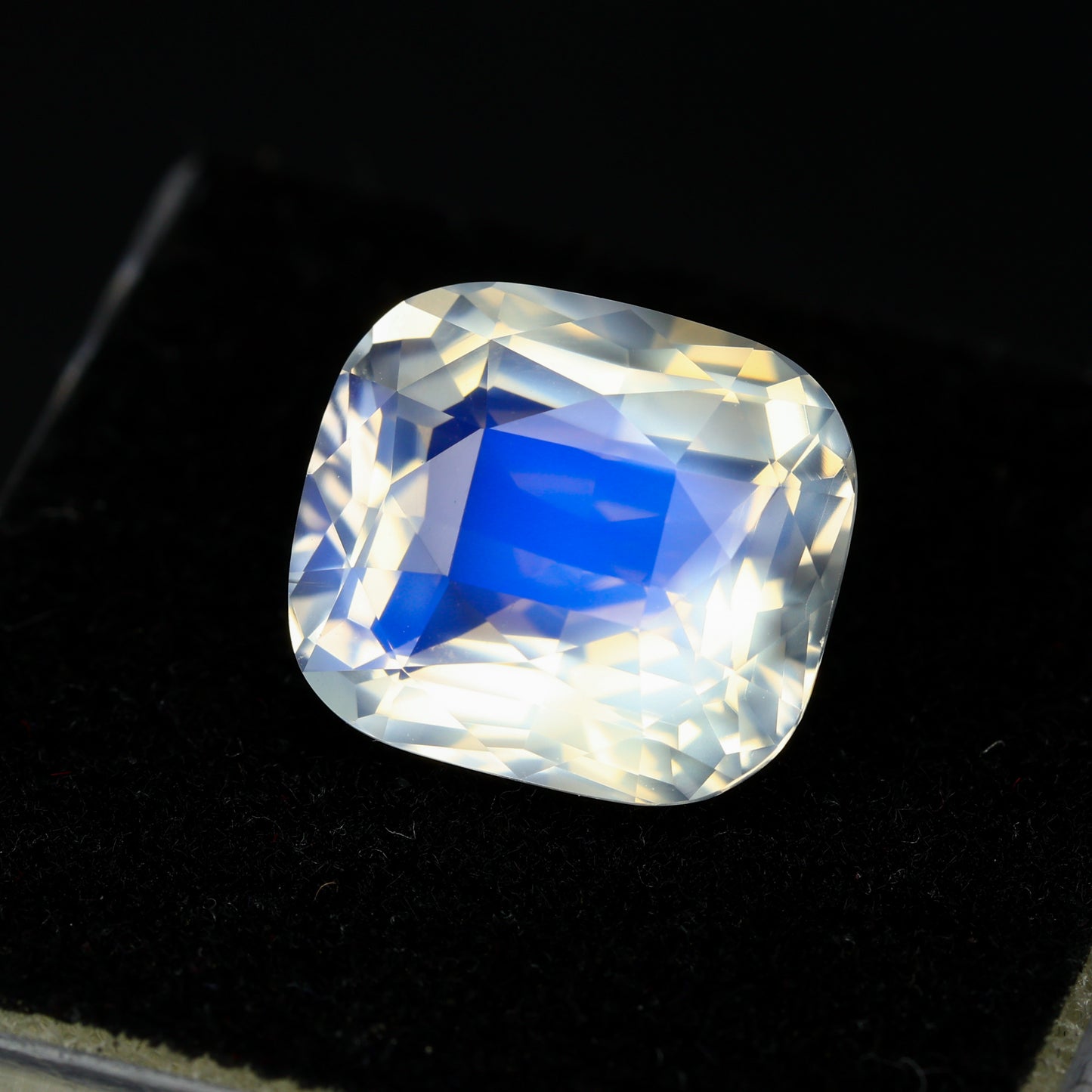 Faceted moonstone cushion cut gemstone, 4.10 cts