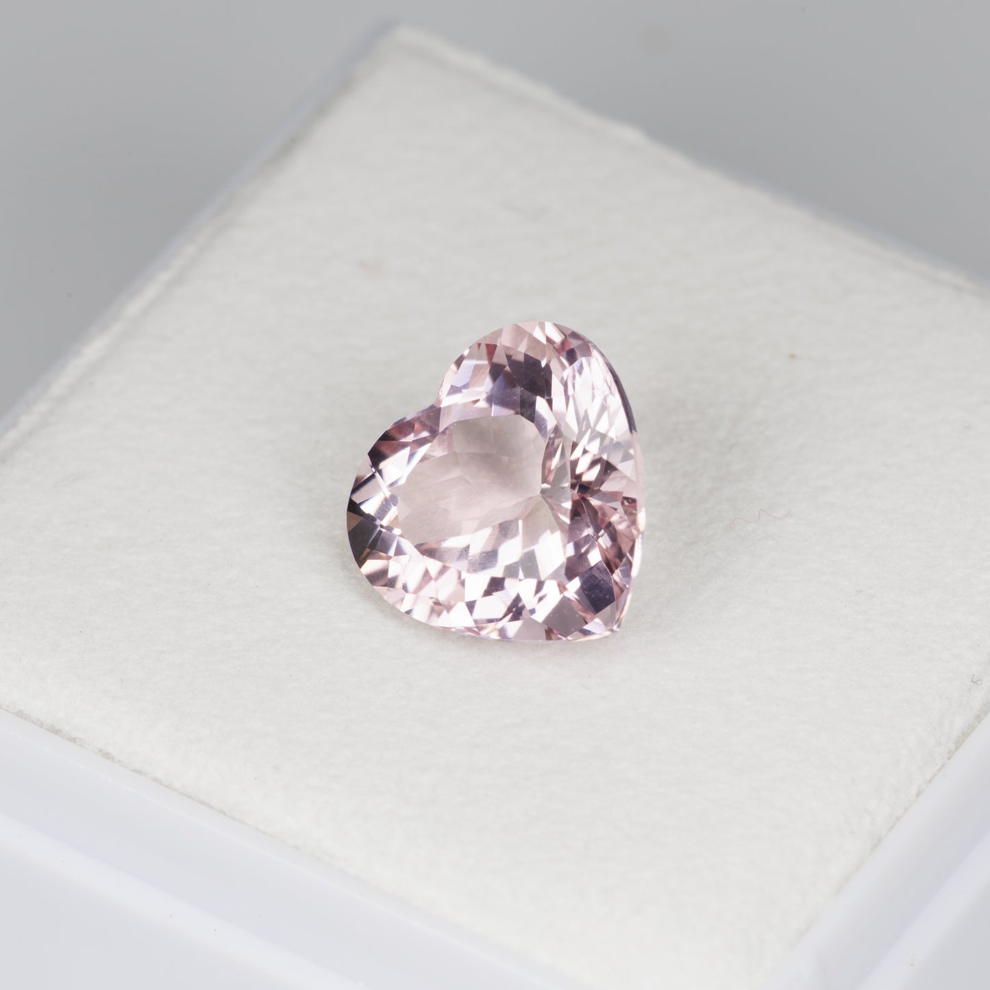 3.48 cts, Faceted pink morganite heart shape