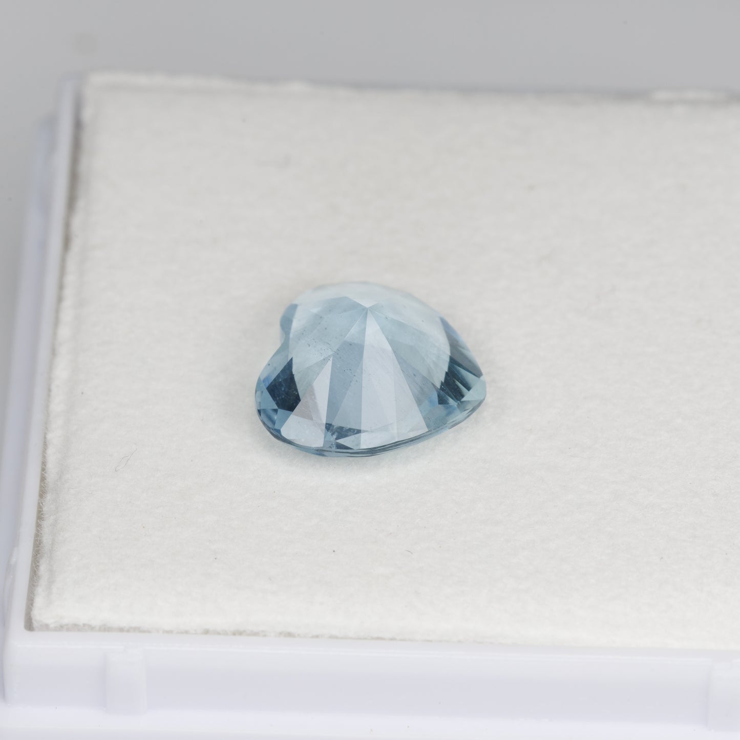 2.31 cts, Faceted aquamarine heart shape
