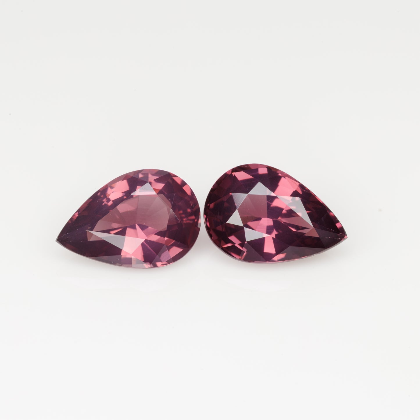 Faceted pearshape spinel, 4.2 cts