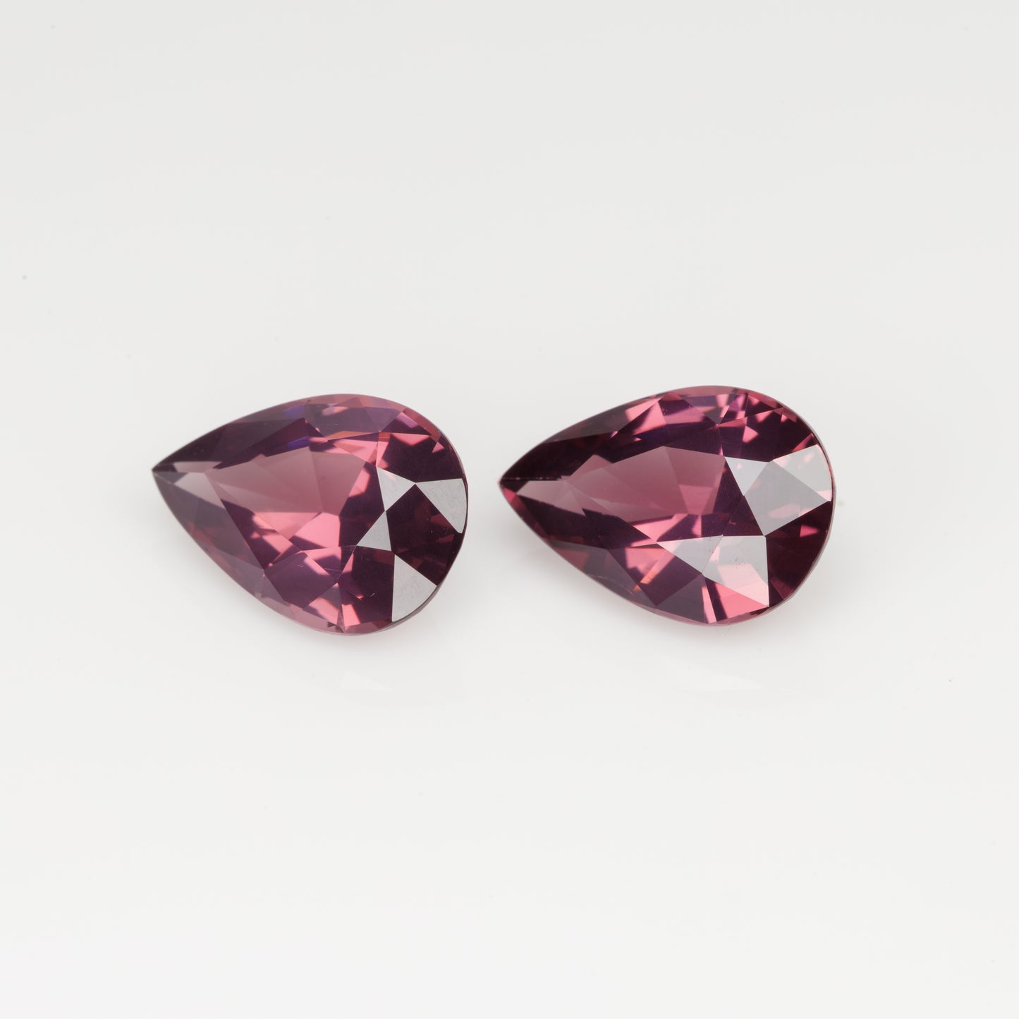 Faceted pearshape spinel, 4.2 cts