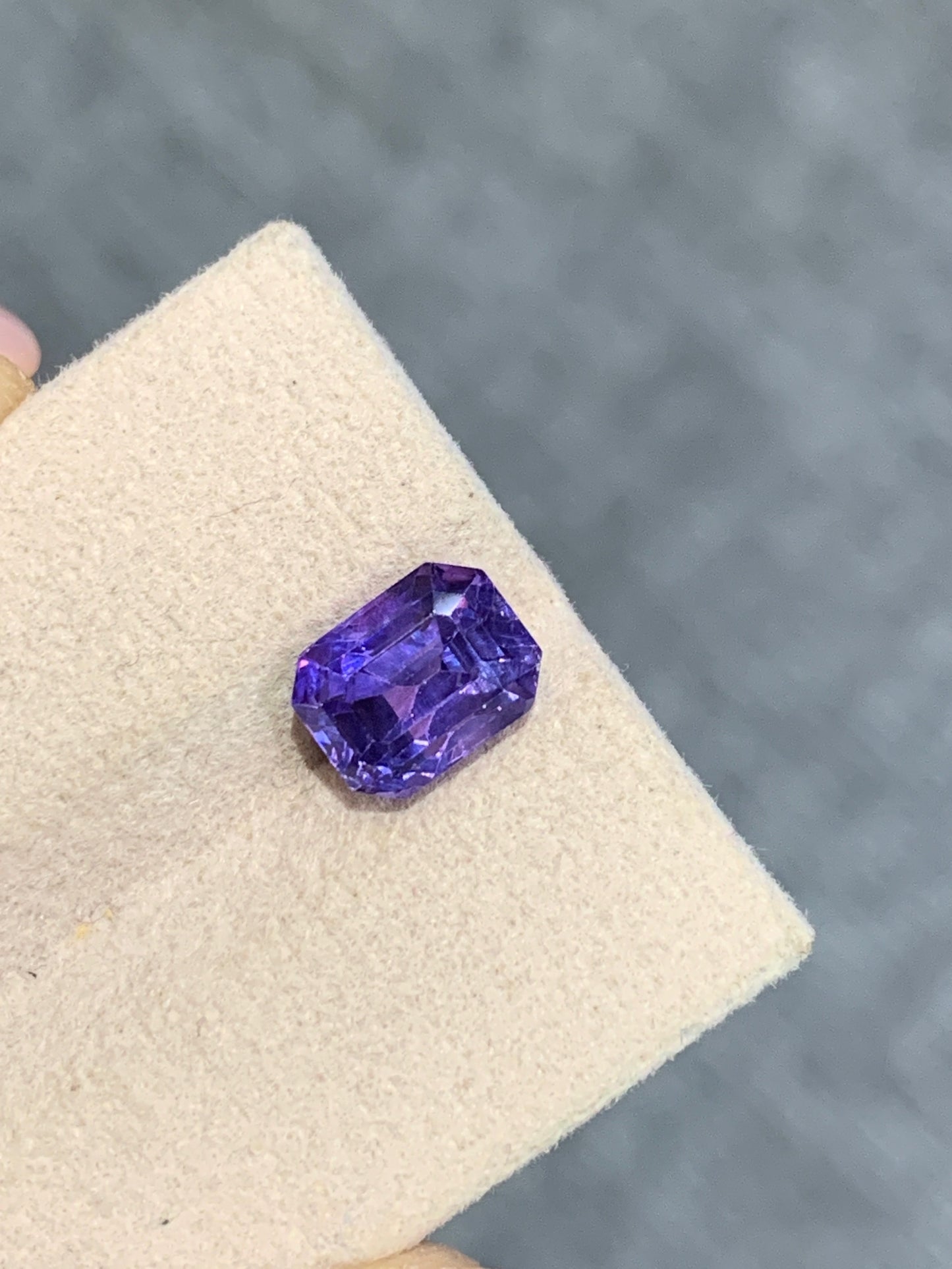 3.12 cts, Untreated purple sapphire with a GIA certificate