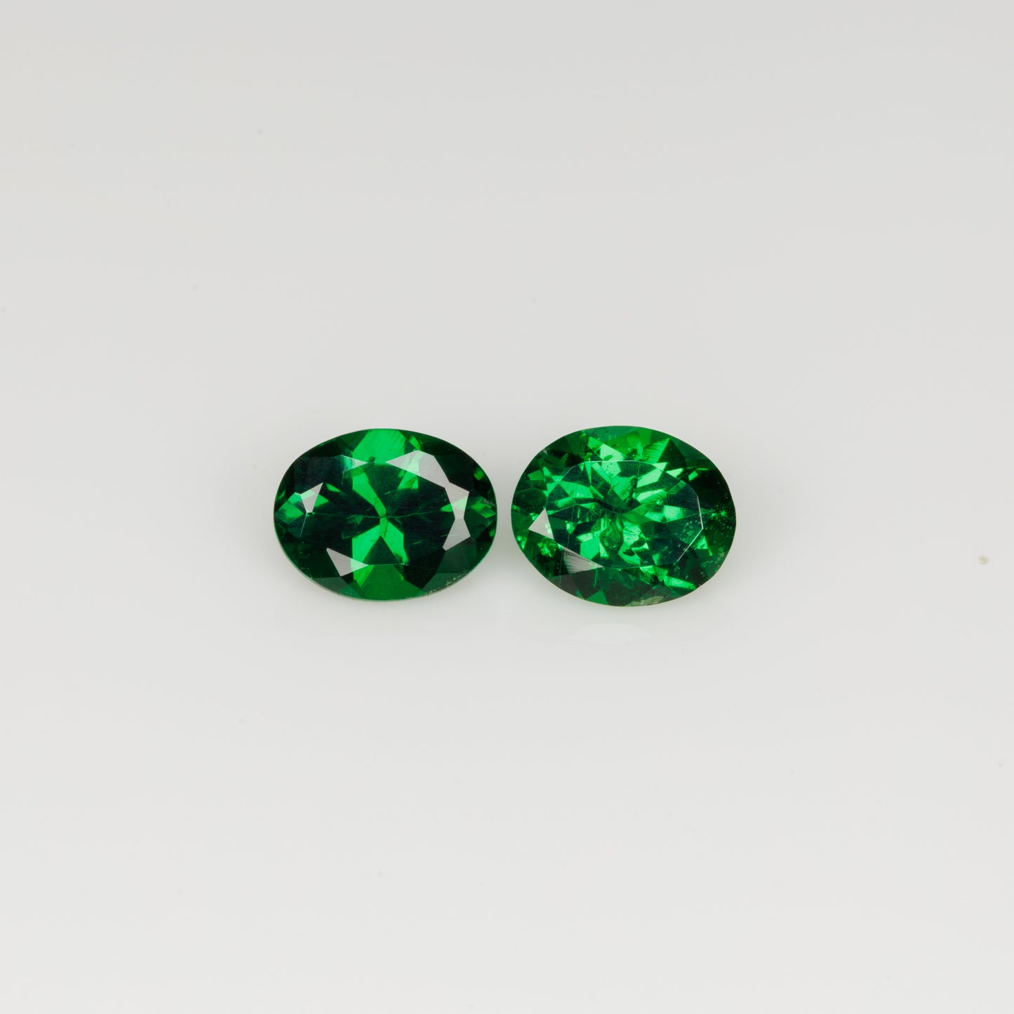 Tsavorite garnet pair, 0.78 cts