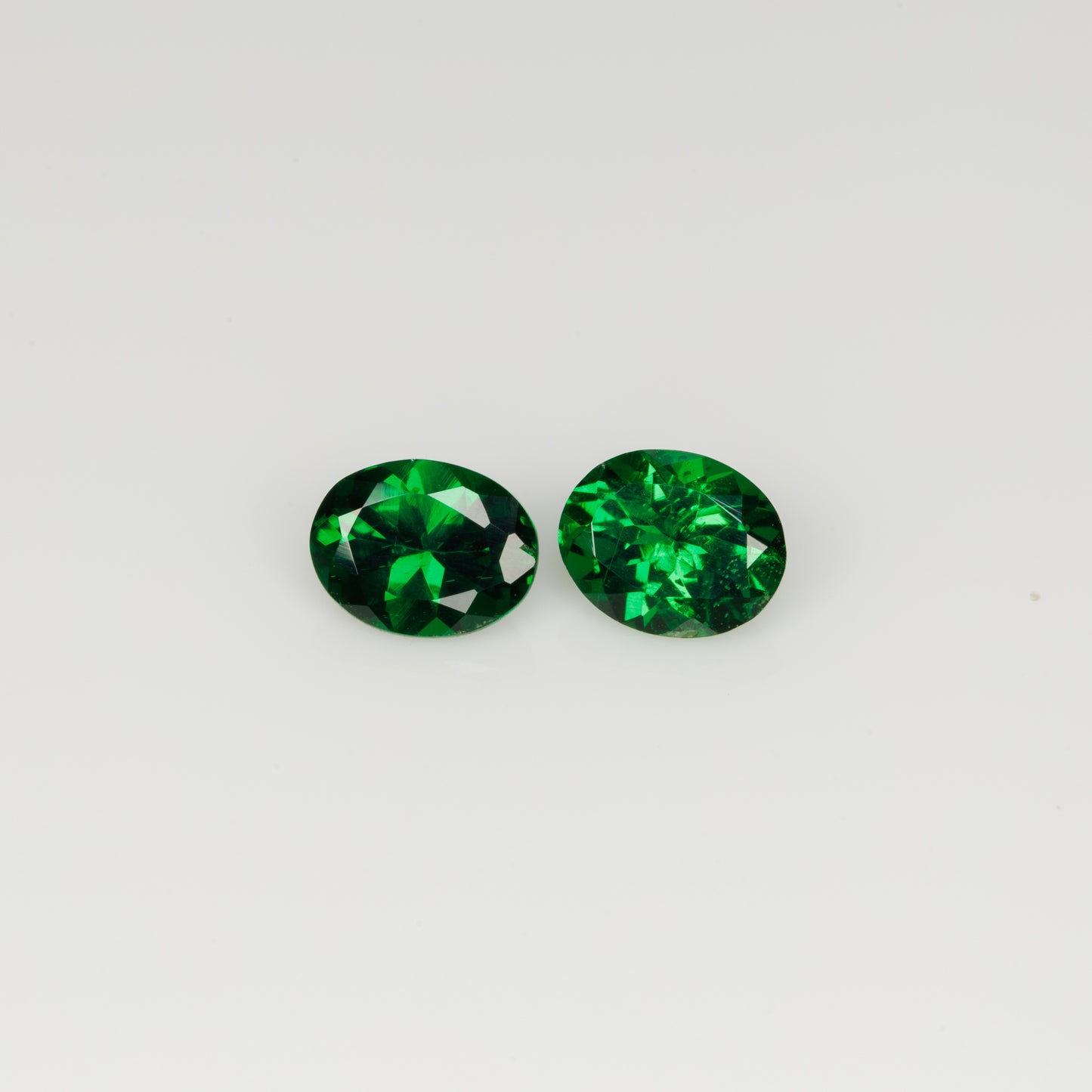 Tsavorite garnet pair, 0.78 cts