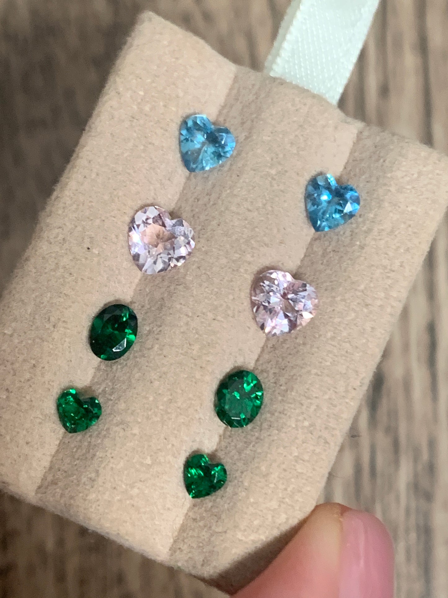 Tsavorite garnet heart shape pair, 0.61 ct