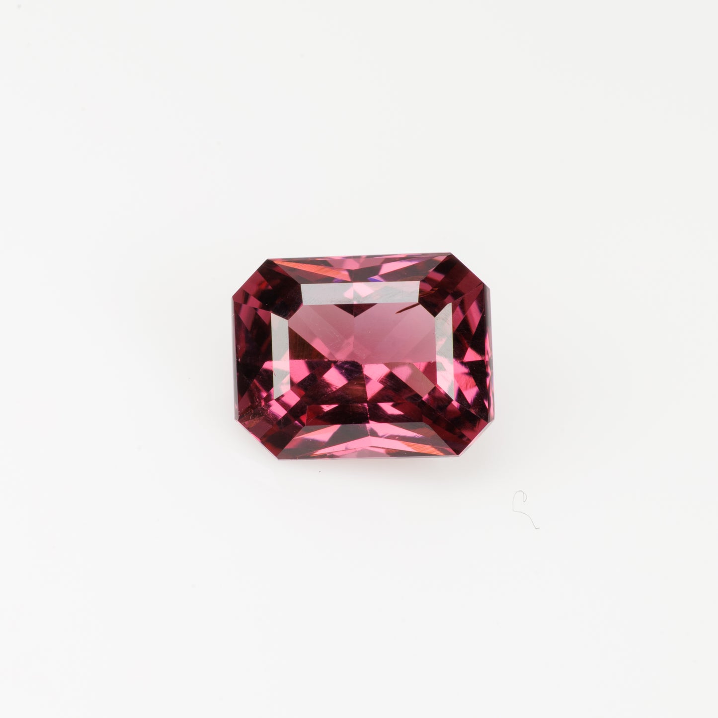 Faceted rhodolite garnet, 1.94 cts