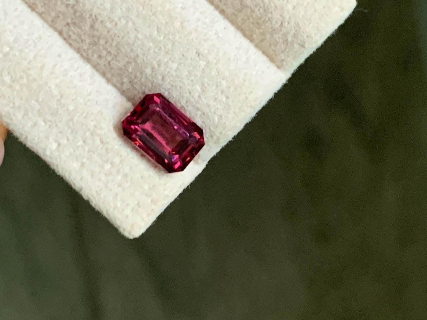 Faceted rhodolite garnet, 1.735 cts